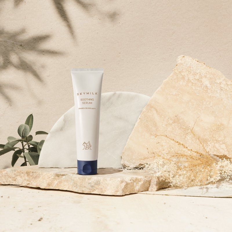 SKYMILK raminantis serumas jautriai odai su asilės pienu ir DKMEX® - produkto nuotrauka