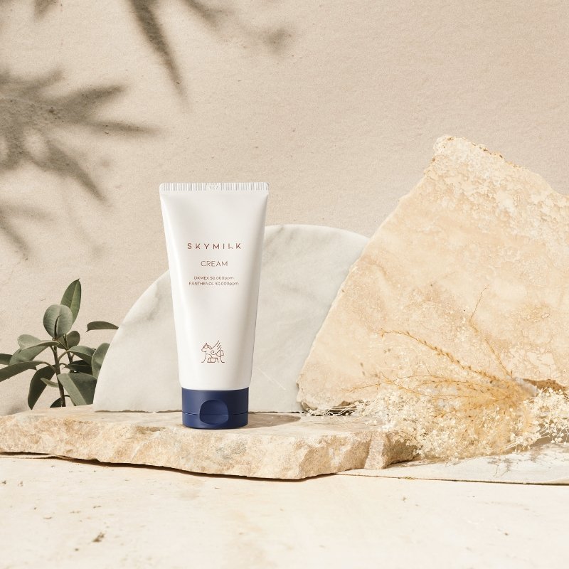 SKYMILK Panthenol raminantis veido kremas jautriai odai su asilės pienu ir DKMEX® - nuotrauka 4