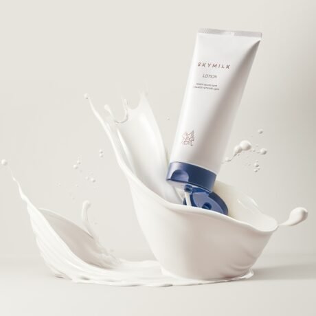 SKYMILK raminantis kūno losjonas su asilės pienu, keramidais ir DKMEX® kompleksu (4)